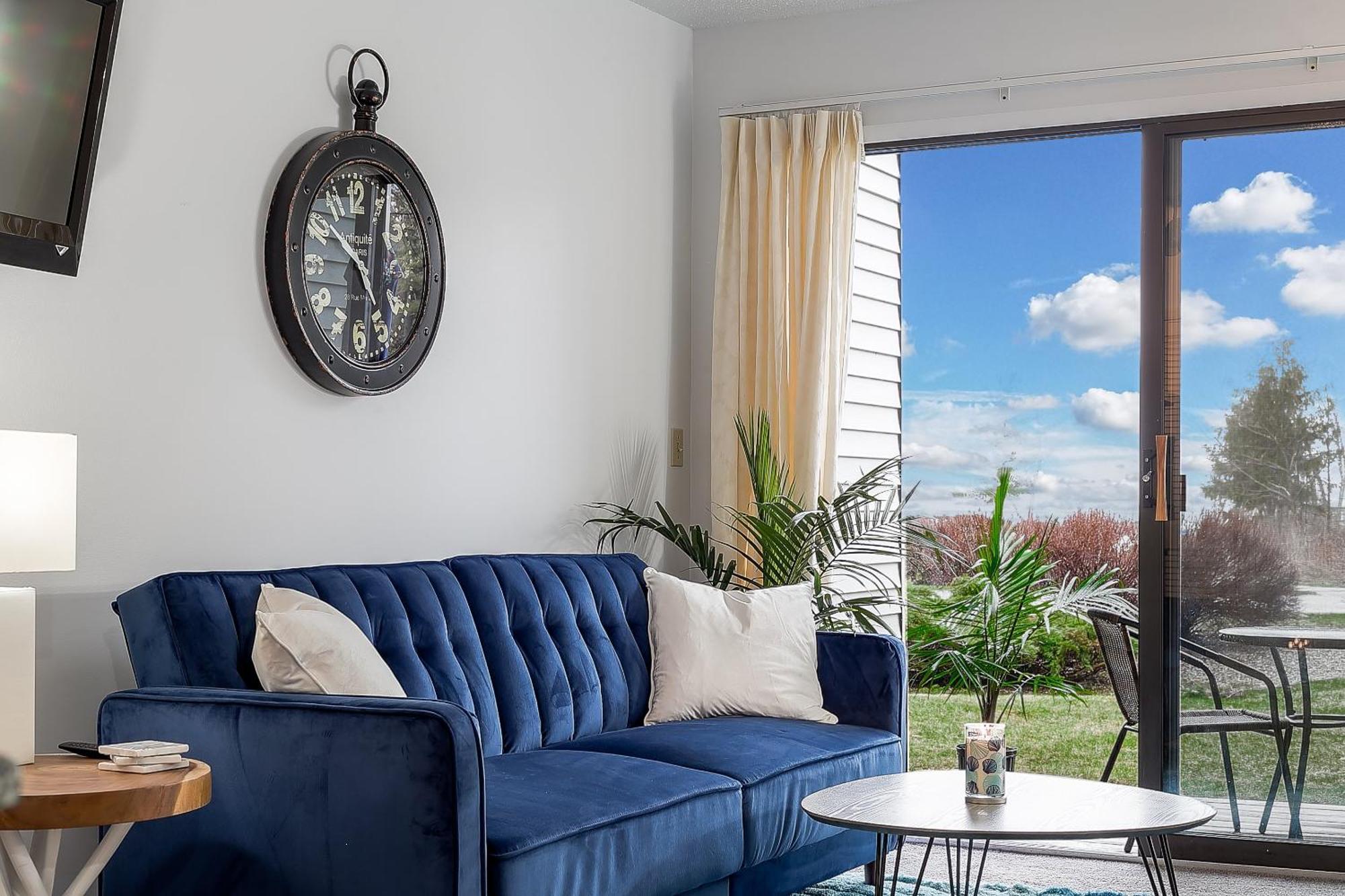 Beautiful Lake View Studio Condo At The Shores Traverse City Buitenkant foto